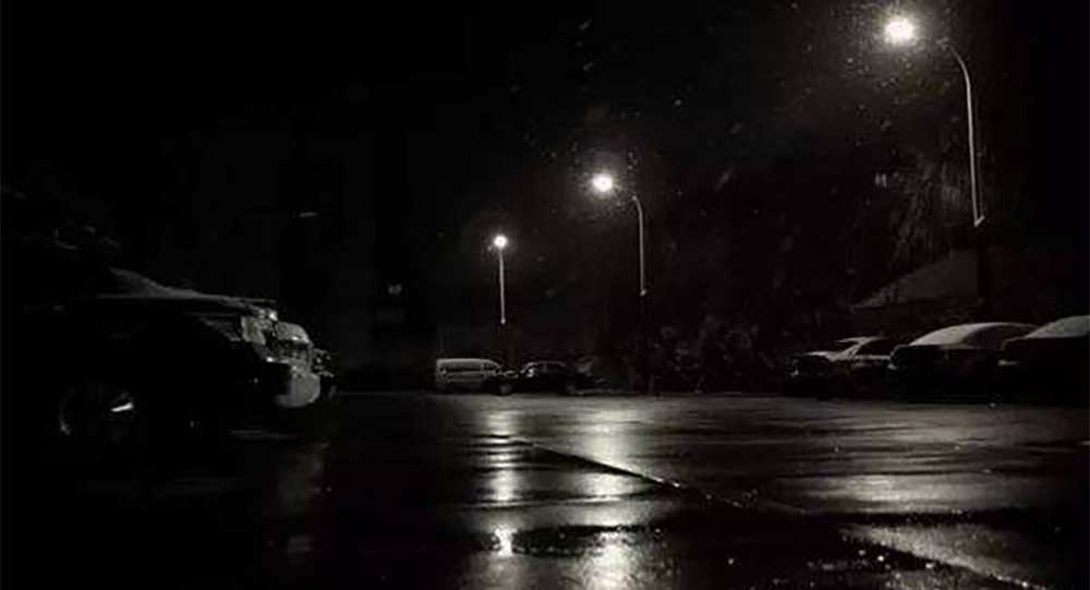 dim parking lot lighting
